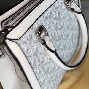 Meet your Posher, Cherish